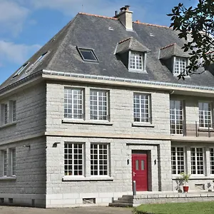 Manoir De Kerguestenen Guest house